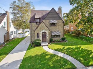 919 N 12th St, Manitowoc, WI 54220