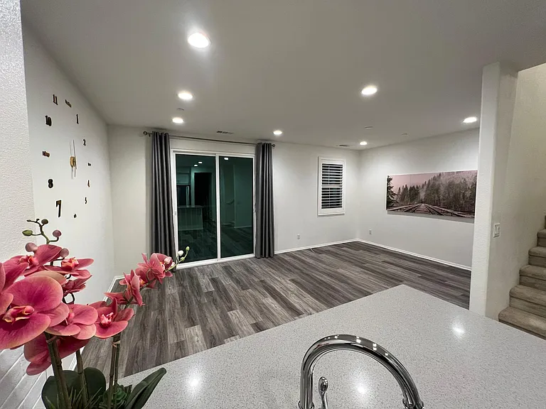 417 Castiano St — Photo 10