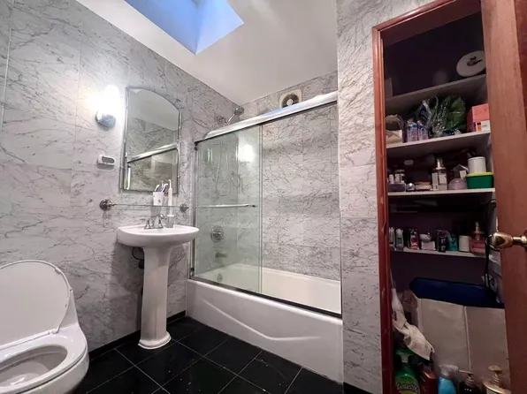 55 Avenue 137 St #2, Flushing, NY 11355