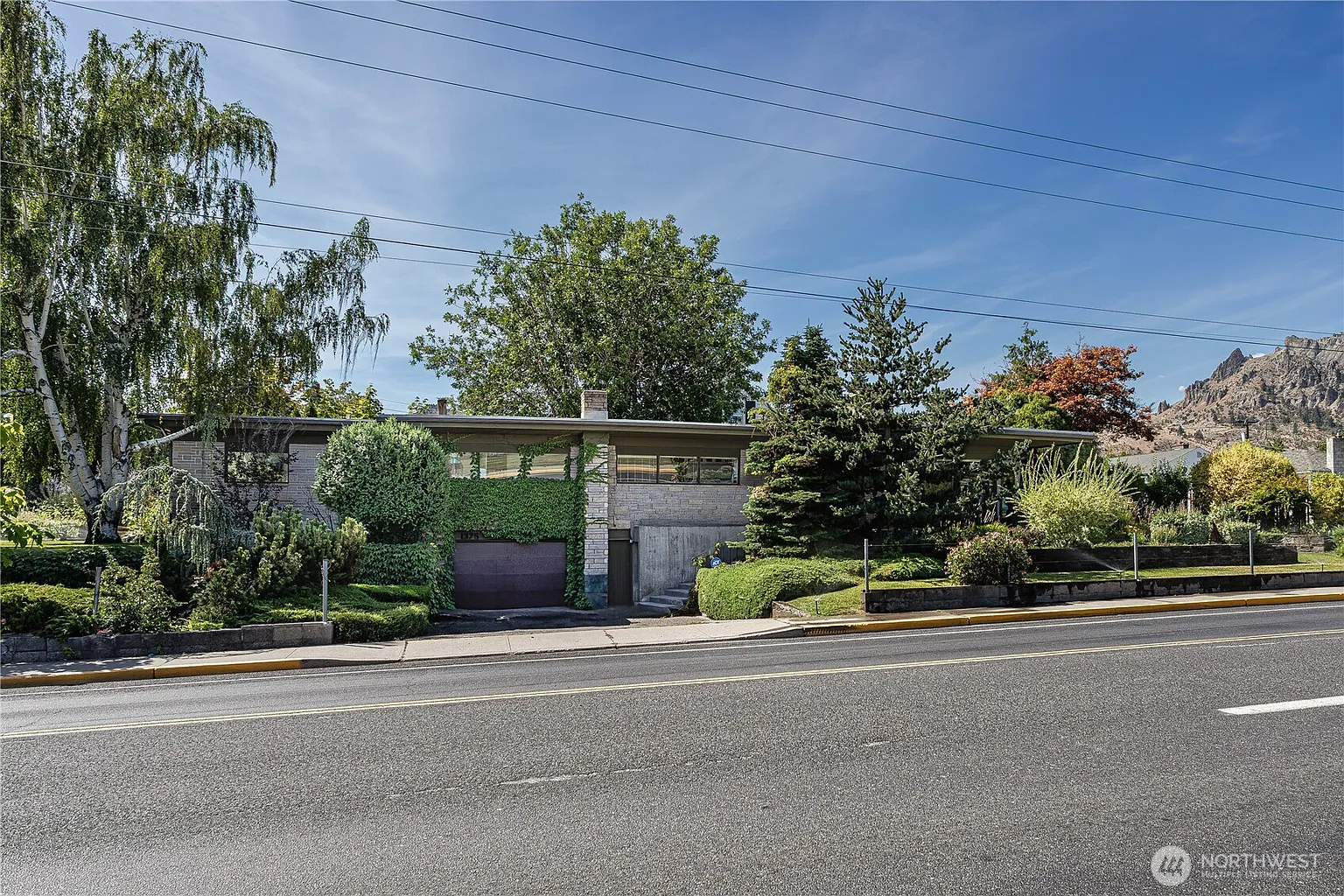 1375 Russell Street photo 1