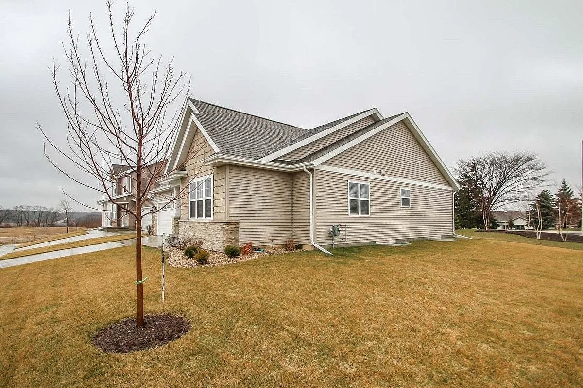 Building Photo - 9704 Tiercel Dr