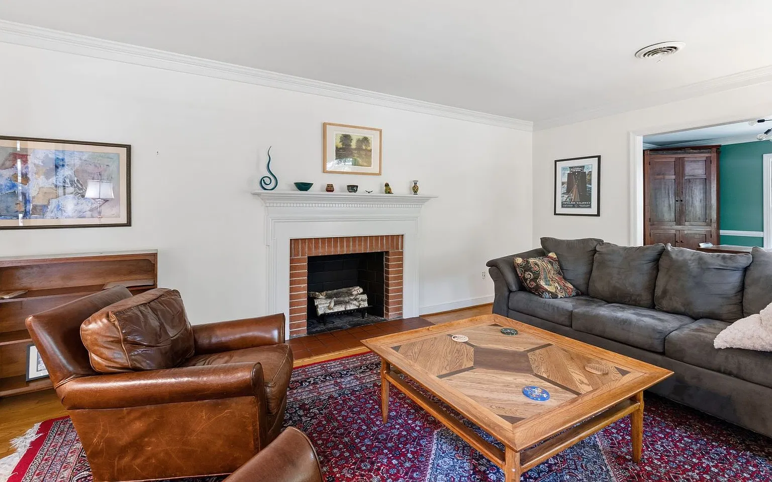 Henrico County classic all-brick ranch offers 2,553 square feet of light-filled, comfortable livi... — Photo 3