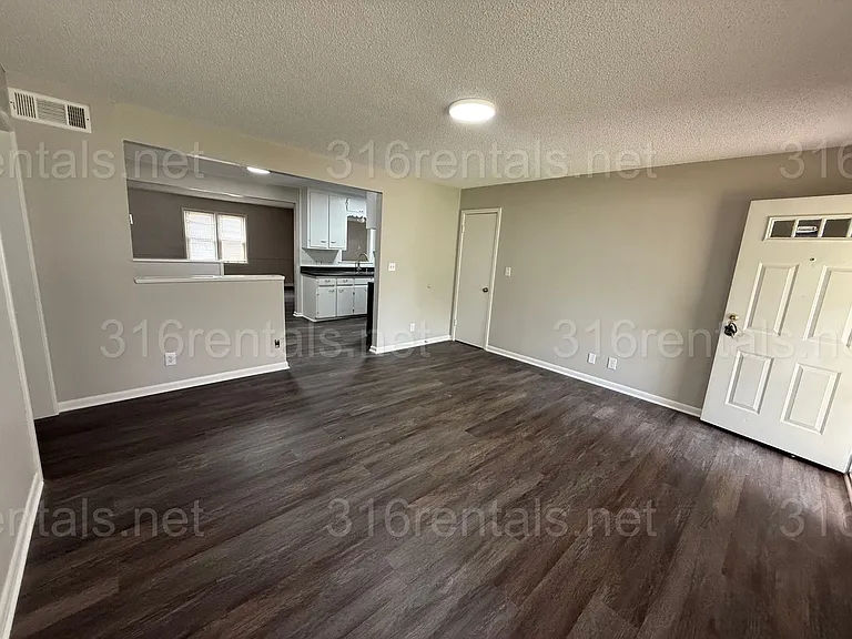 2943 S Volutsia Ave — Photo 5