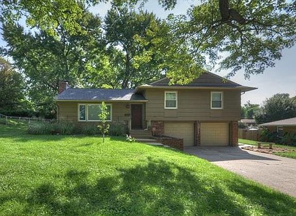 3rd image of 3711 S Canterbury Pl