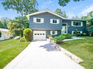 18 Robbins Rd, Pleasantville, NY 10570