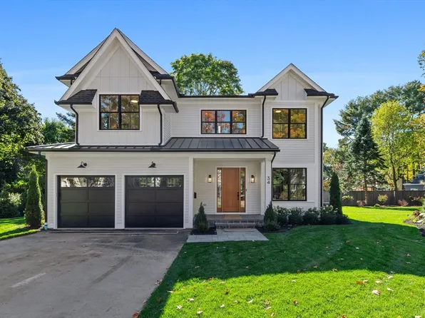 34 Garrison Rd, Wellesley, MA 02482