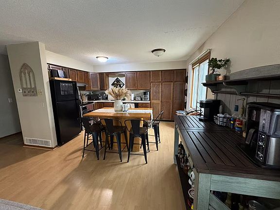 6211 upstair from living to kitchen