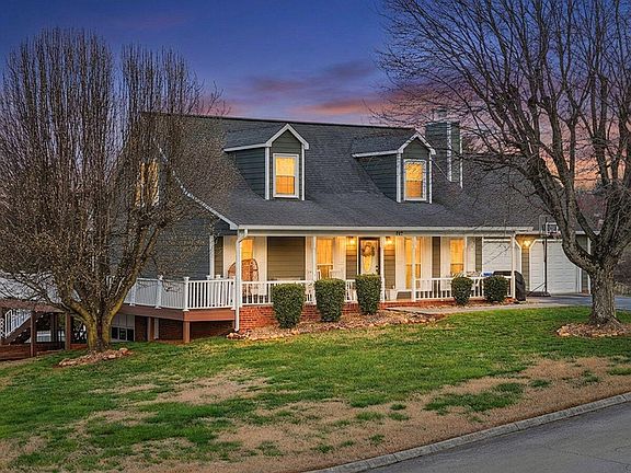 2nd image of 867 Foxglove Ln