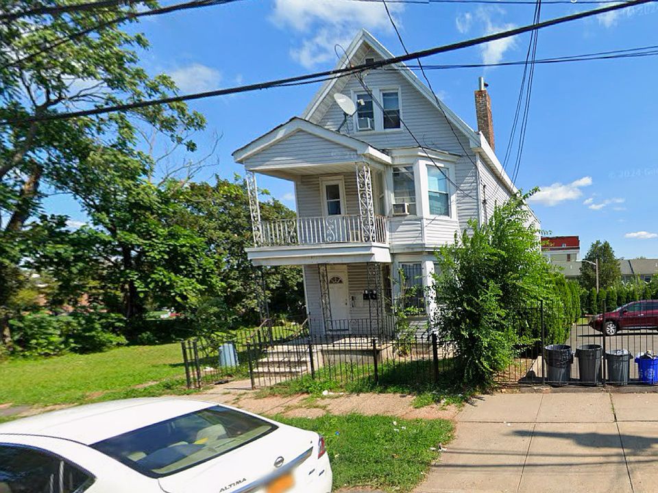 1st image of 206 Peshine Ave Floor 1