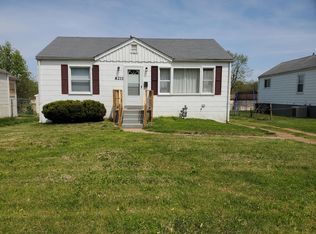 8211 Zoe Dr, Saint Louis, MO 63134