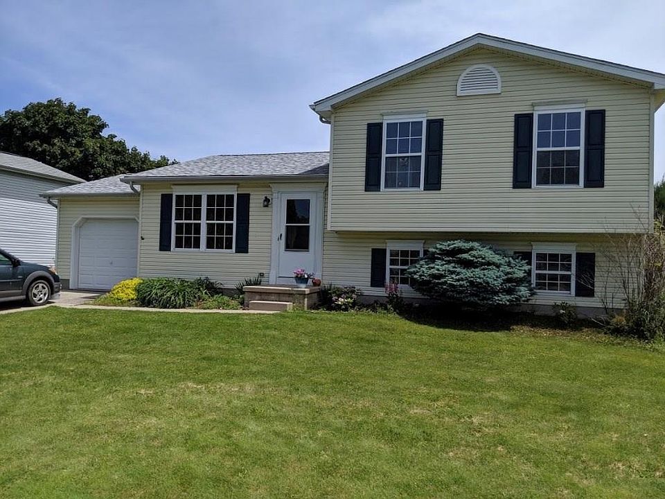 1st image of 601 Lakeside Dr