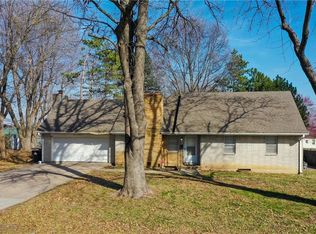 2311 Queen Ridge Dr, Independence, MO 64055