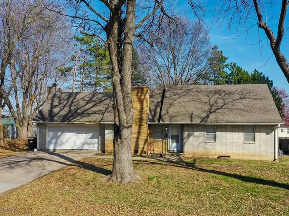 2311 Queen Ridge Dr, Independence, MO 64055