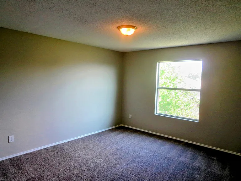 2348 White Oak Dr — Photo 31