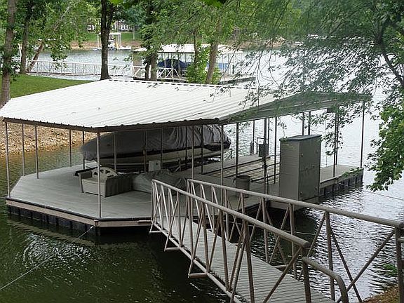 32'x40 Covered Dock w/Lift