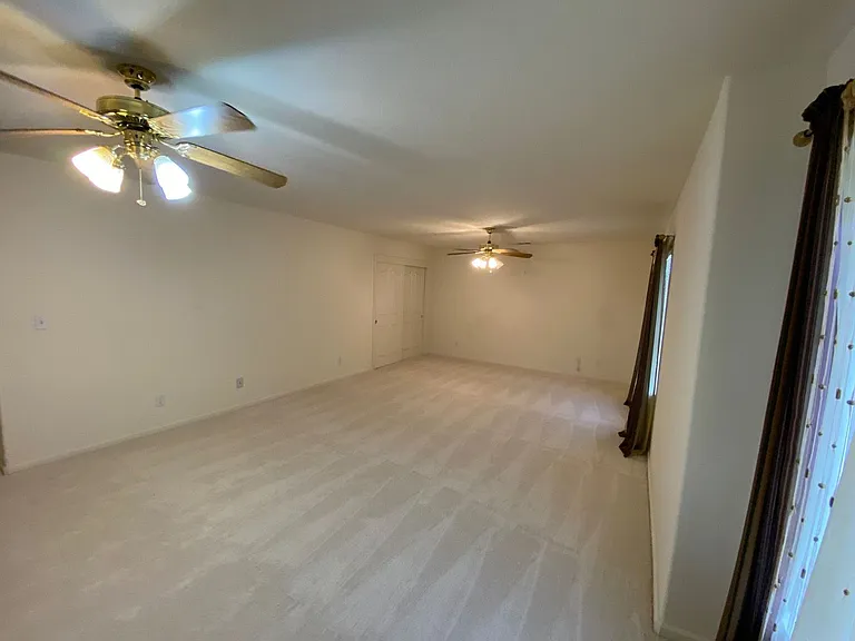 915 Cardoza Rd — Photo 10