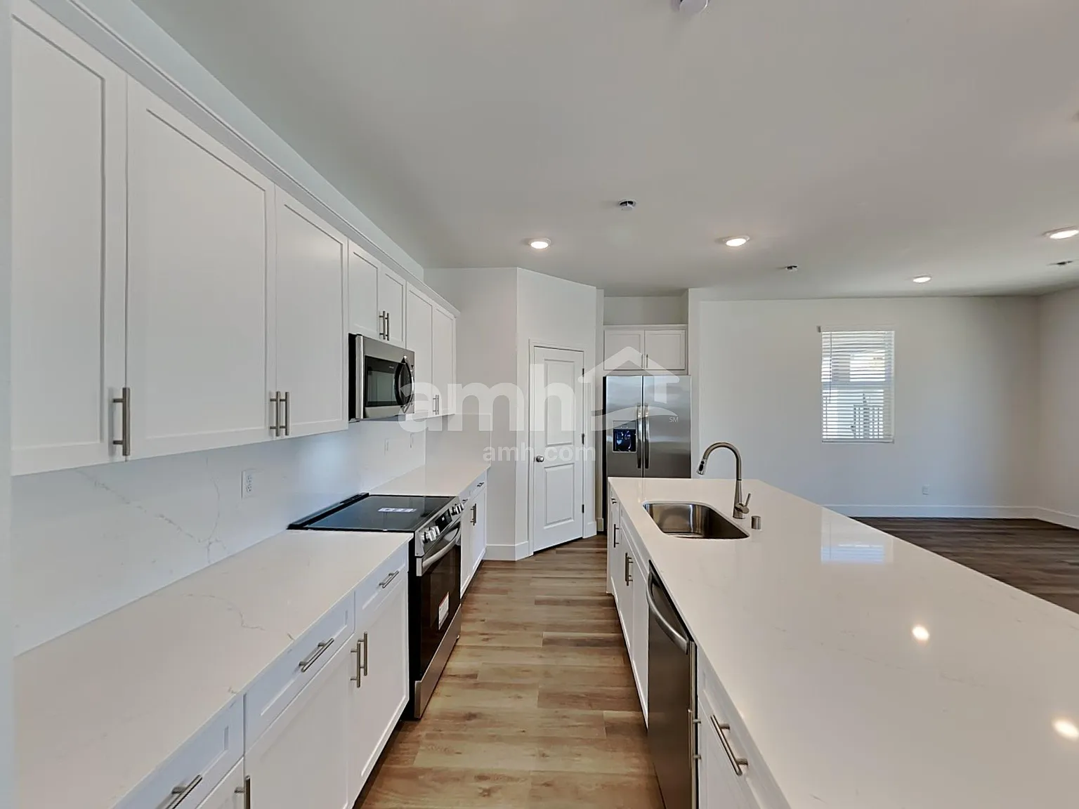 5 bed, 3.0 bath, 2395 sqft, $2,690 — Photo 3