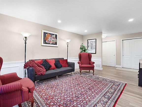 3rd image of 10352 Forest Brook Ln APT D
