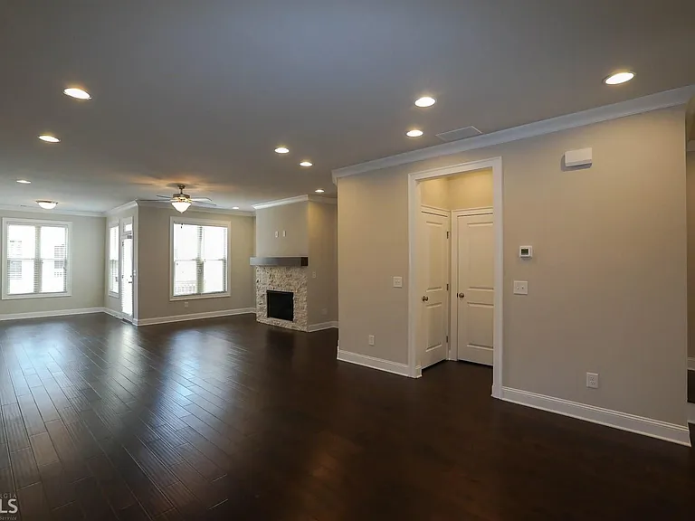 208 Bedford Aly — Photo 4