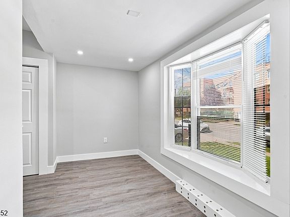 5th image of 75 Clinton Pl