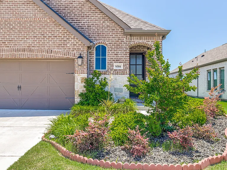 9504 Longhorn Ln — Photo 3