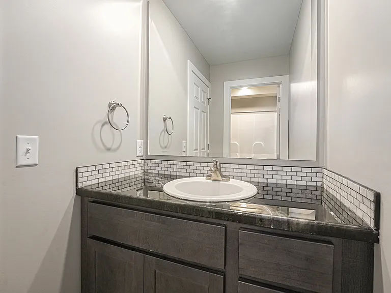 717 Worden St SE — Photo 3