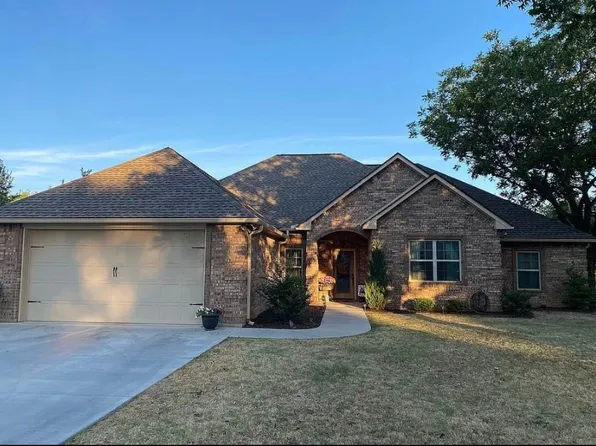 1005 Fayette St, Nocona, TX 76255