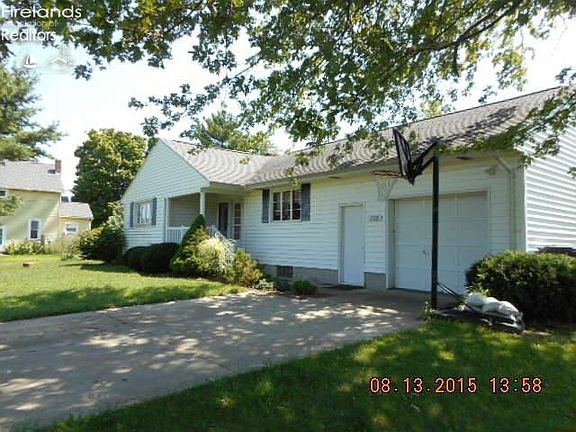 2nd image of 208 Sherman St
