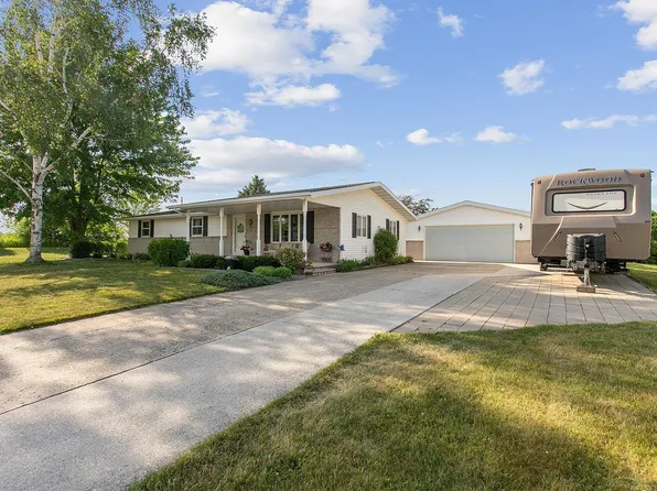 834 Gehl Ln, Hilbert, WI 54129