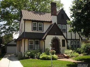 55 Plymouth Rd, Rockville Centre, NY 11570