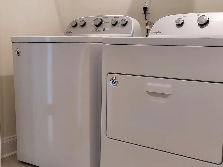 washer/dryer included