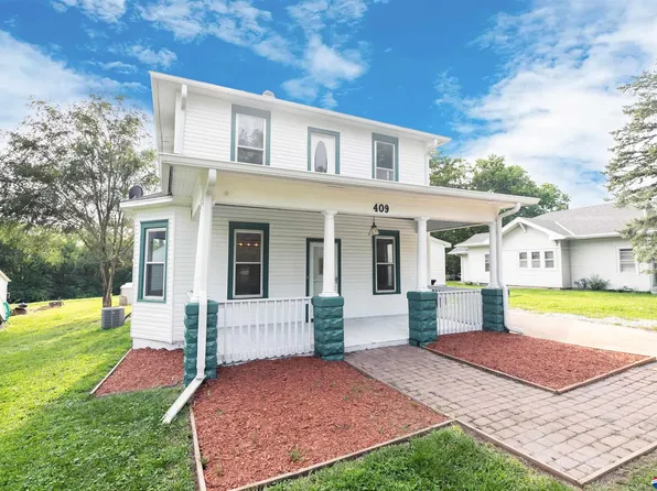 409 Maple St, Hickman, NE 68372