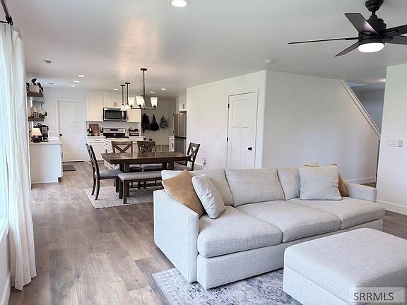 2nd image of 3607 S Parkinson Rd