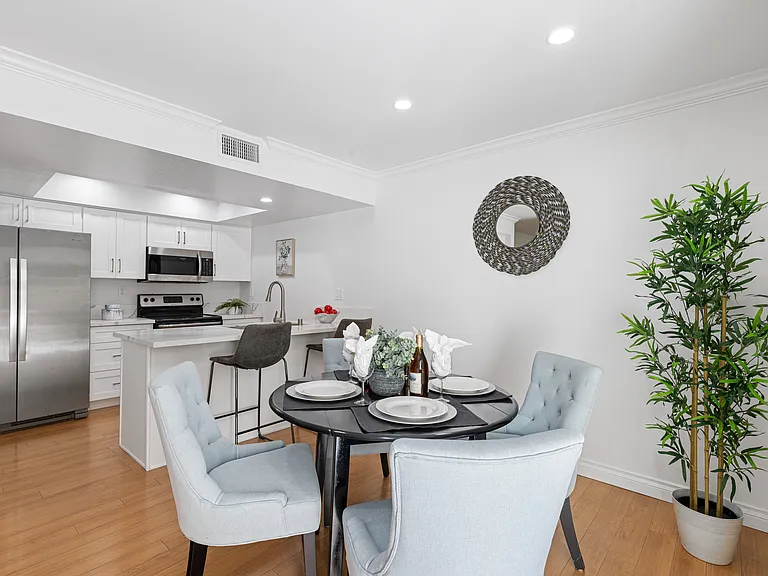 18408 Hatteras St #27 — Photo 5