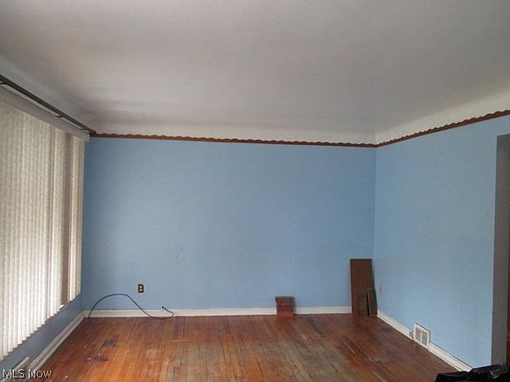 3rd image of 24400 Hartland Dr