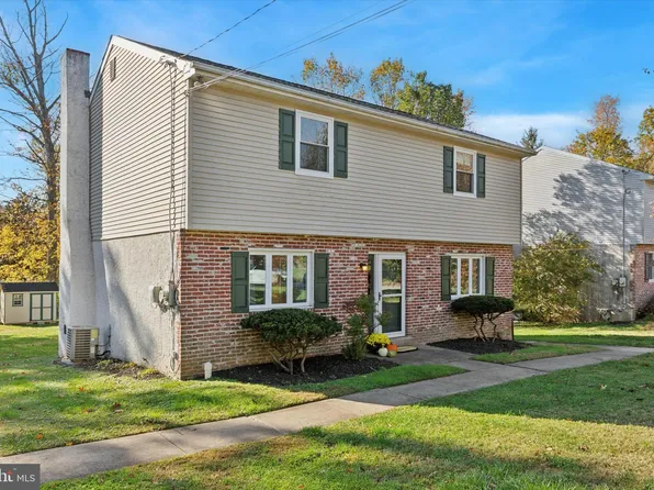 32 Jones Ave, Flourtown, PA 19031