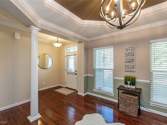 3rd image of 9011 Moss Pointe Cir