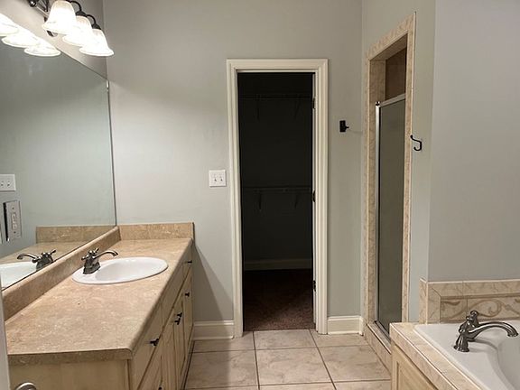 3rd image of 127 Chesapeake Ct