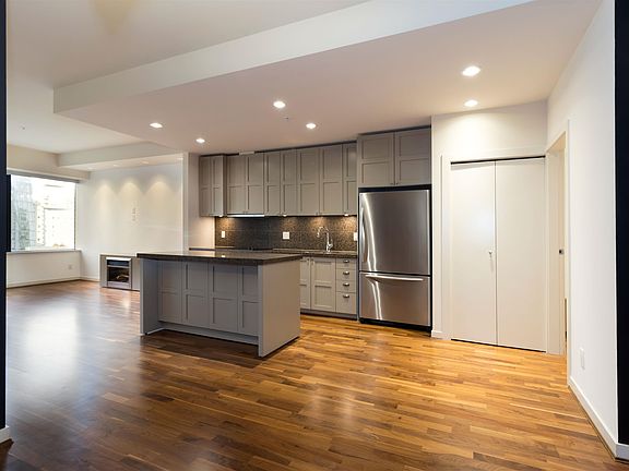 2nd image of 1333 Georgia St W #615
