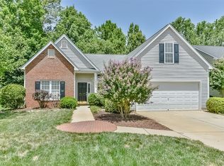 9910 Southampton Commons Dr, Charlotte, NC 28277