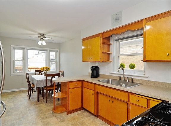 4th image of 4439 N Narragansett Ave