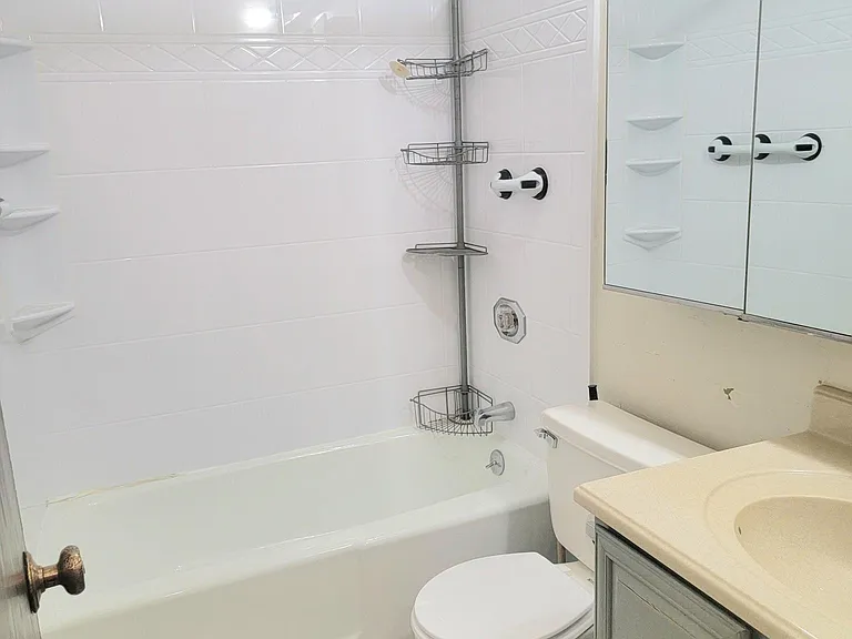 2 Elmwood Park Dr #322 — Photo 21