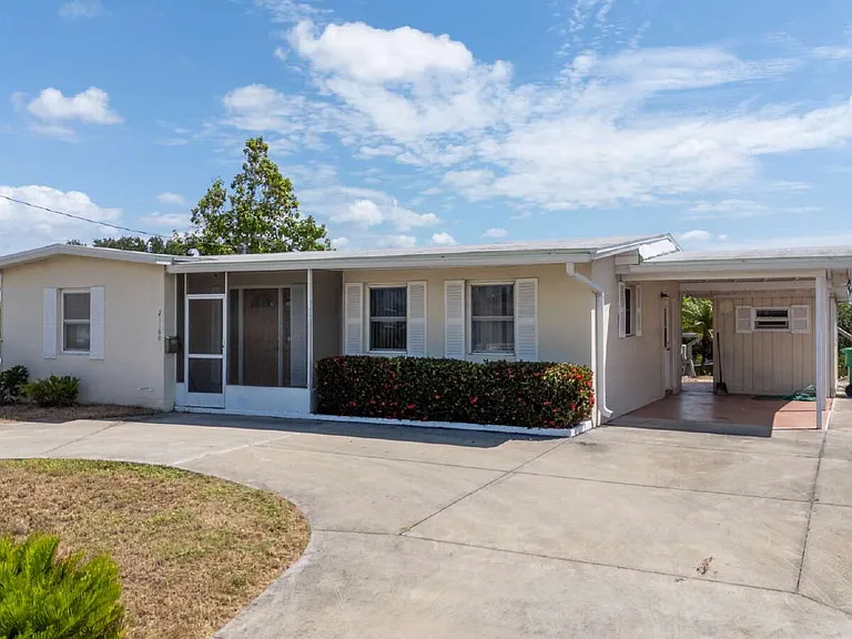 21160 Edgewater Dr — Photo 2