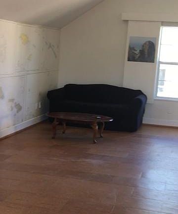 5th image of 1027 W Mistletoe Ave #4