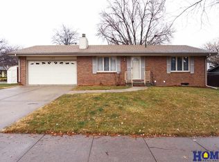7200 Yosemite Dr, Lincoln, NE 68507