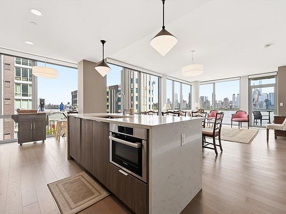 4th image of 9 Avenue At Port Imperial #806