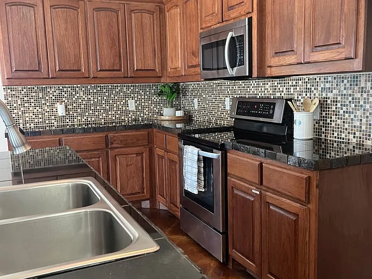 330 Jade Ln — Photo 10
