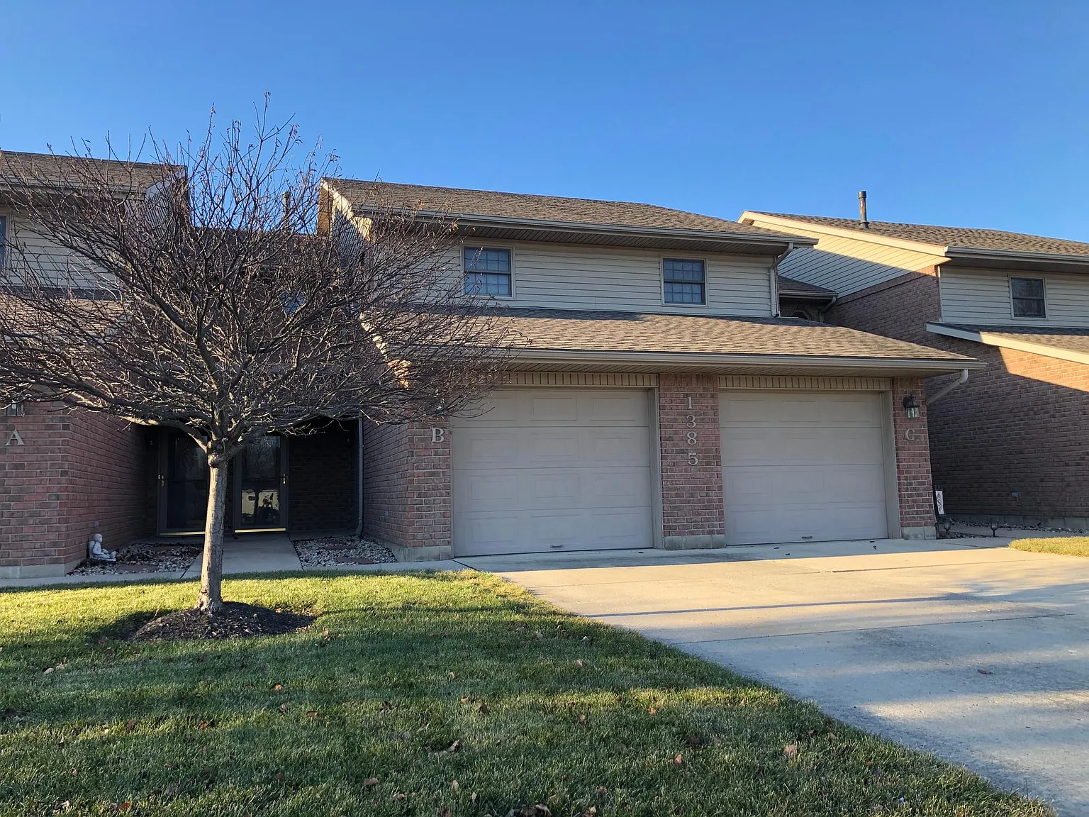 2 bed, 2.5 bath, 1350 sqft, $1,400 — Photo 3
