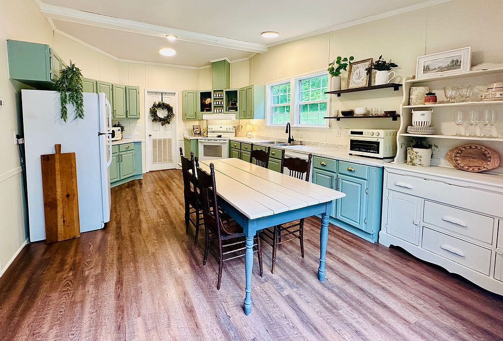 4002 Rippey Lake Rd - Property Image