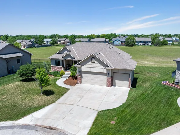 602 E Stone Lake Cir, Augusta, KS 67010